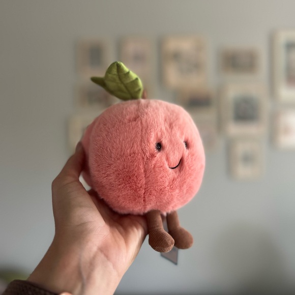 Jellycat Amuseables Peach - Authentic & BNWT! 🍑 - Picture 2 of 7